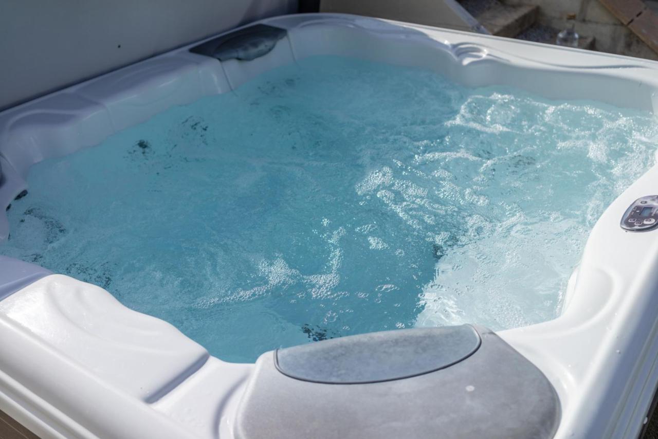 Fistral Hot Tub House For 8 On Retallack Resort New Quay Exteriér fotografie